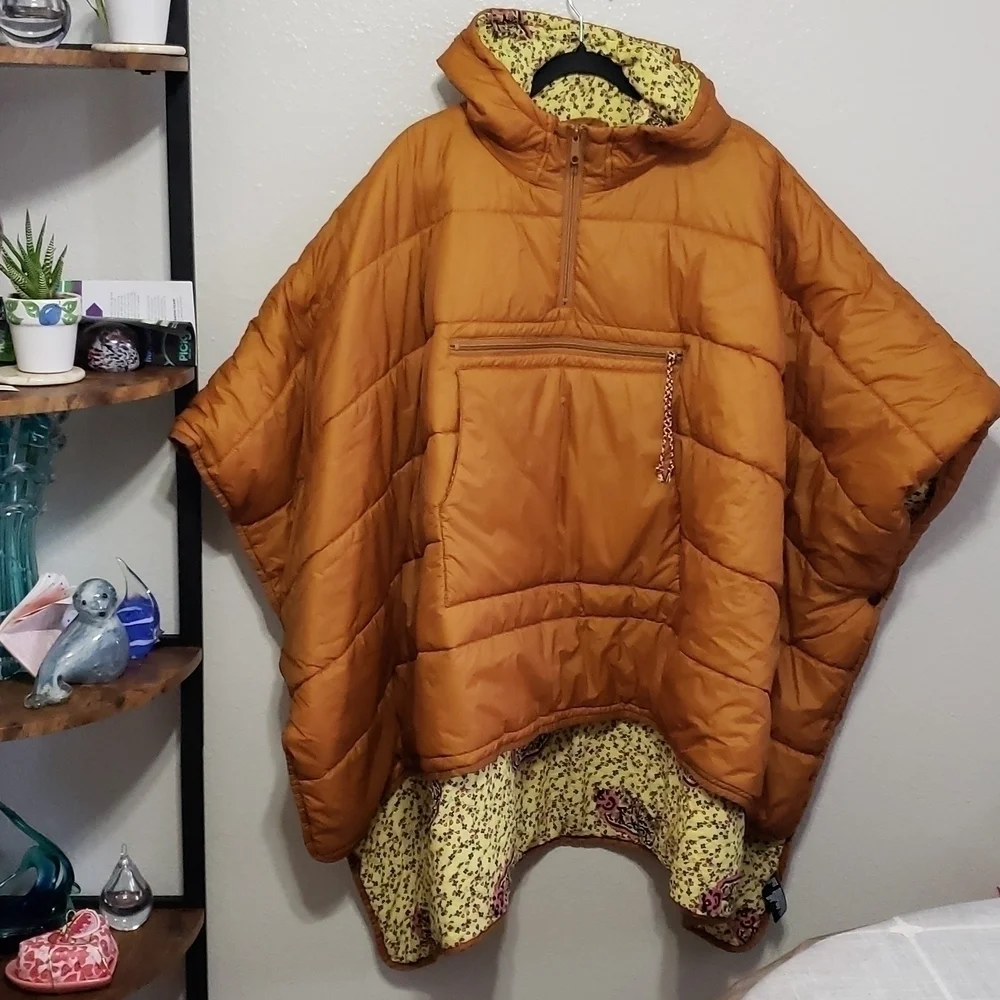 COPY - Nwot FP WE THE FREE ORANGE TRAVELING BAND QUILTED OVERSIZE PONCHO CAPE. - Picture 3 of 14
